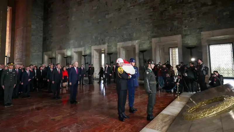 Devlet Erkanının Anıtkabir Ziyareti: Anma Ritüellerinin Önemi ve Duygusal Yansımaları