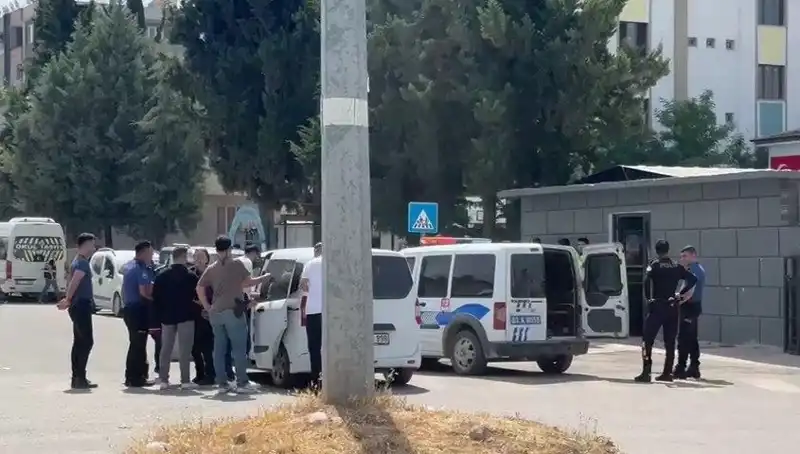Adliye Önünde Sıcak Kavga: İki Aile Arasında Çıkan Kargaşa ve Gözaltılar
