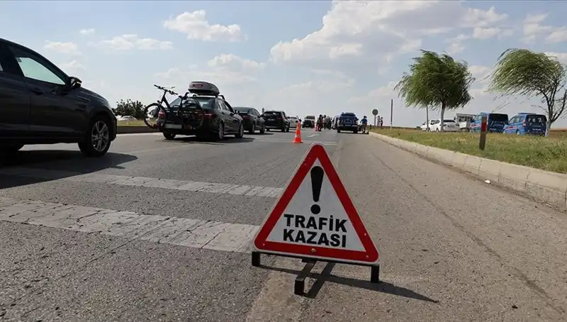 Adana'da Feci Kaza: Kamyon ve Otomobil Çarpıştı, 1 Ölü 1 Yaralı