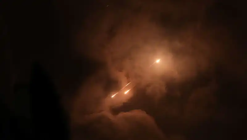 İran'ın Gece Saldırılarındaki Sır: Füzelerin Ateşlenme Saatleri Neden Önemli?