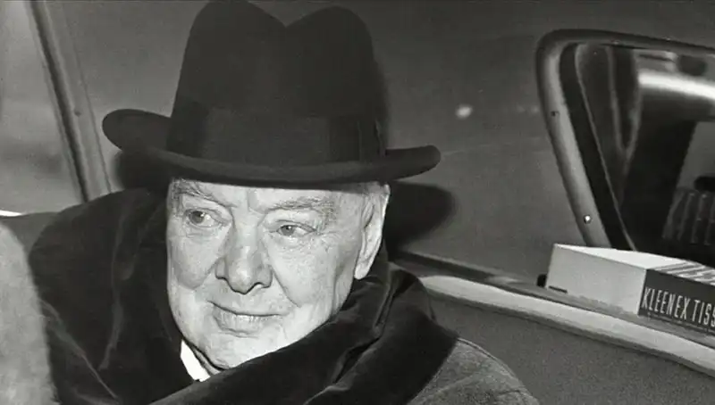 Churchill’in Bekar Evi Satışta: Tarihi Konut 3,75 Milyon Sterlinle Yeni Sahibine Kavuşmayı Bekliyor