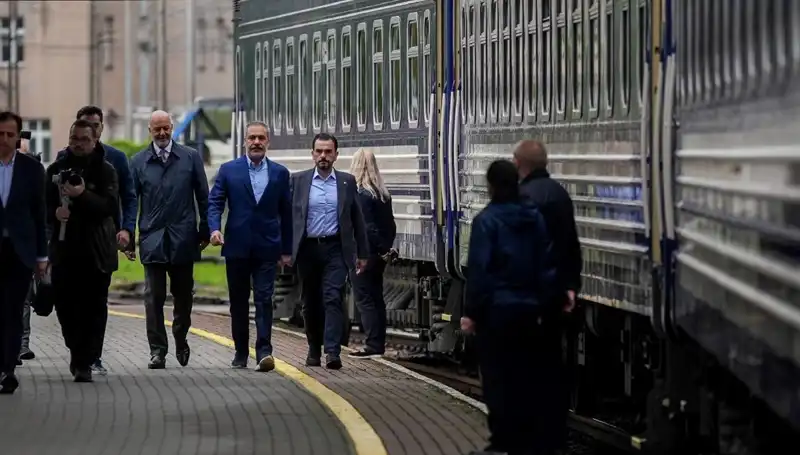 Dışişleri Bakanı Fidan, Ukrayna Ziyaretini Tamamlayarak Sıradışı Görüşmeler Gerçekleştirdi