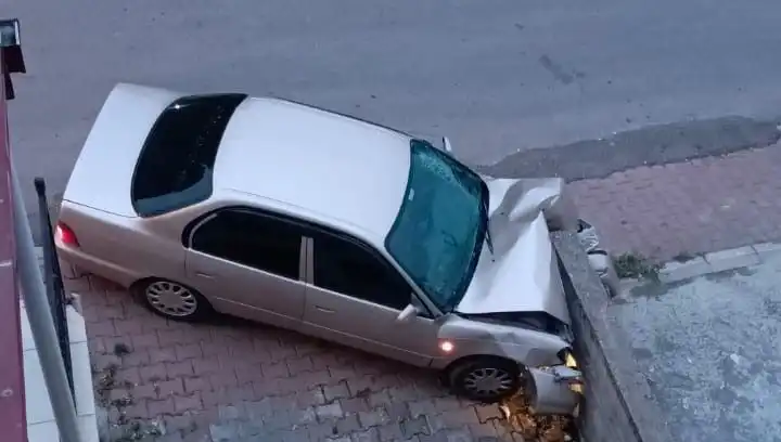 Kontrolü Kaybeden Araç Duvara Çarptı: Olayın Ayrıntıları