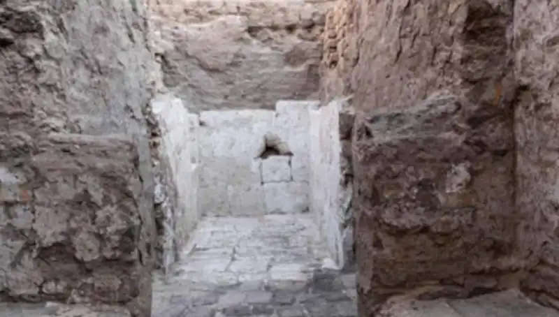 Mısır'da Şok Edici Keşif: 3.500 Yıl Öncesine Ait Kraliyet Mezarı Ortaya Çıktı