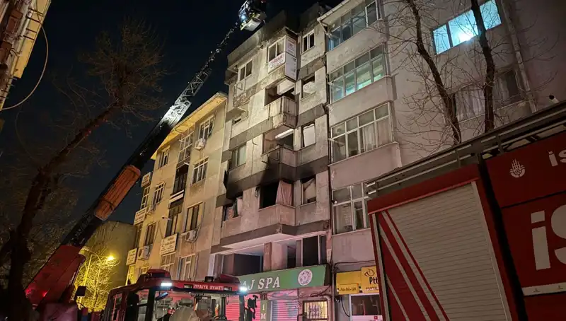Kartal'da Metruk Bina Yangını: İtfaiye Saatler Boyunca Mücadele Etti