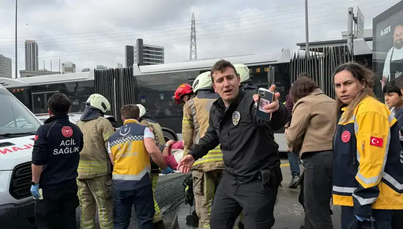 Metrobüste Kaza: Seferler Durdu, Yaralılar ve Can Kaybı Yaşandı