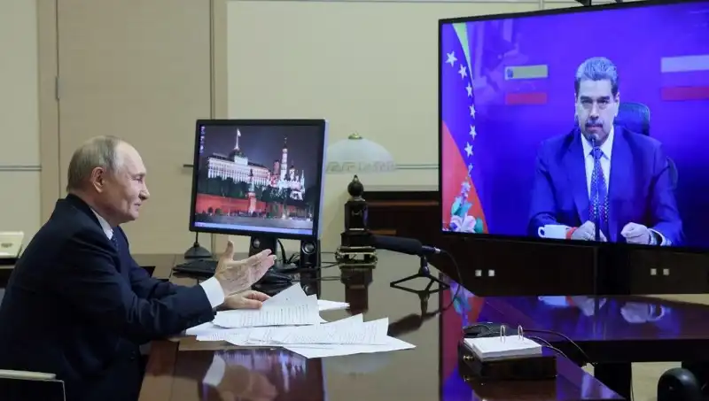 Rusya'nın Sıcak Daveti: Putin'den Maduro'ya 9 Mayıs'a Katılma Çağrısı