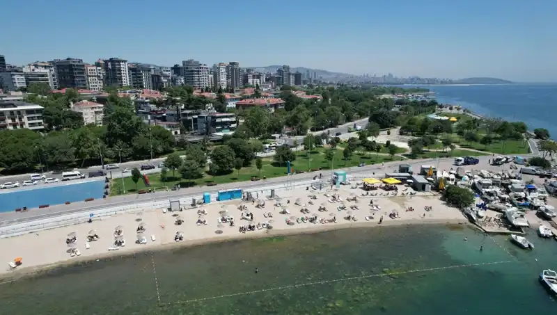 Günlük Hayatın Stresinden Kaçış: İstanbul Caddebostan Sahili'ne Sıcak Hava Akını