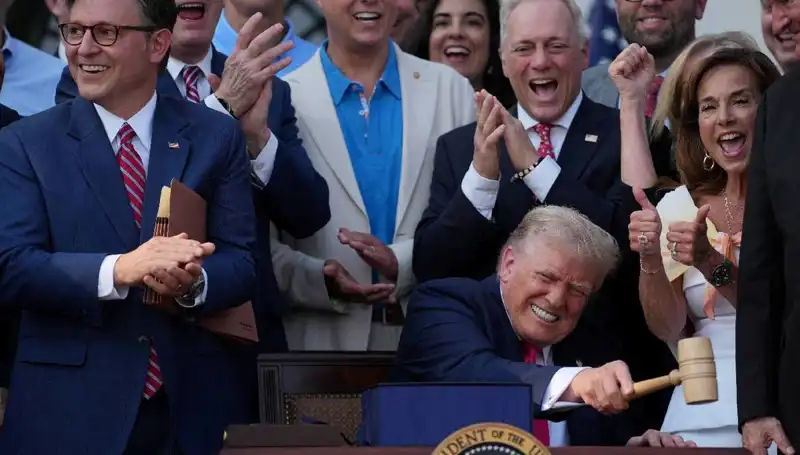 Trump'tan Ekonomi İçin Müjde: "Büyük, Güzel Yasa Tasarısı" İmzalandı!