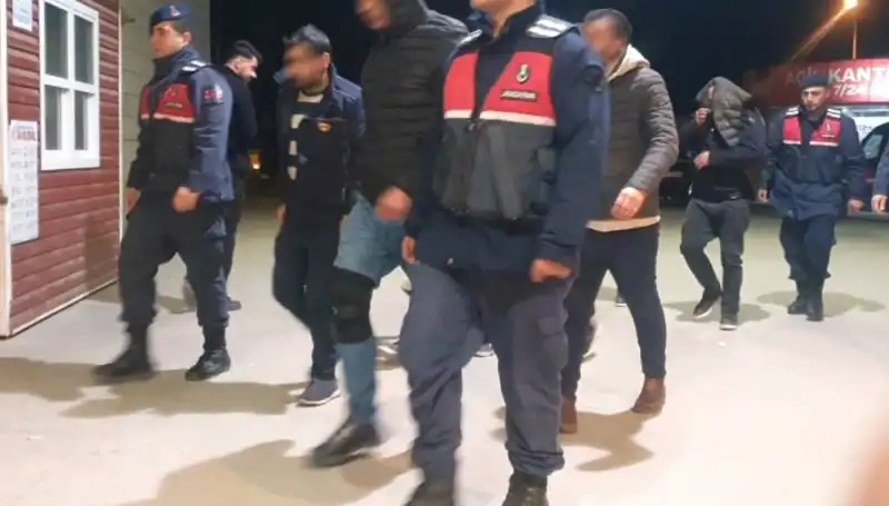 Uyuşturucu Partisi Bağ Evine Yapılan Baskınla Sona Erdi
