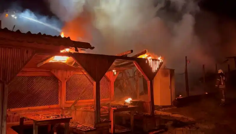 Şile'de Gözleme Restoranı Yangını: Altı Dükkan Küller İçinde Kaldı