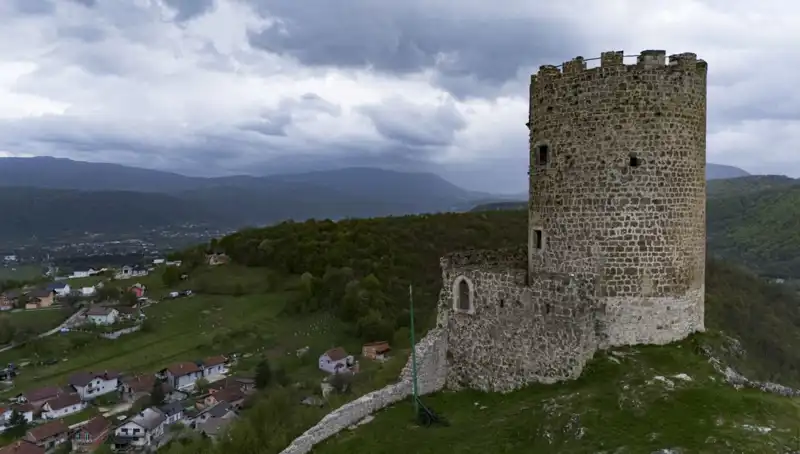 Bosna-Hersek’in Sokolac Kalesi: Tarihle Dolu Bir Mirasın Direnişi