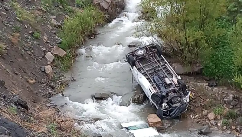 Hakkari’de Minibüs Devrildi: İşçilerin Korkunç Kazası 2 Can Aldı