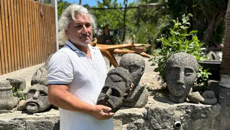 Üç Günde Tarihi Eser Gibi Yapan Sanatçı: "Hiçbirini Satmayı Düşünmüyorum"