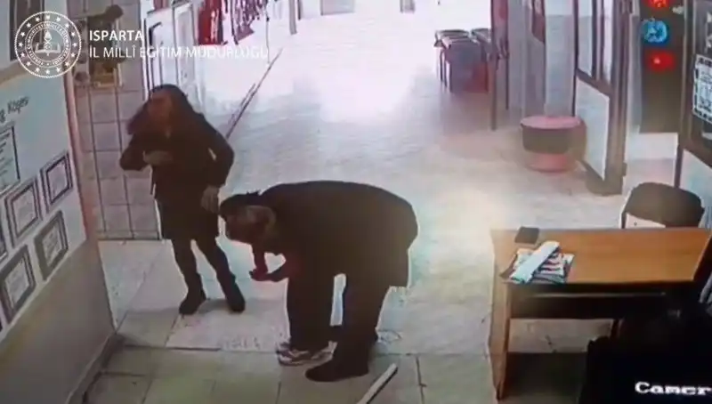 Öğretmenin Cesareti: Heimlich Manevrası ile Hayat Kurtaran Olay