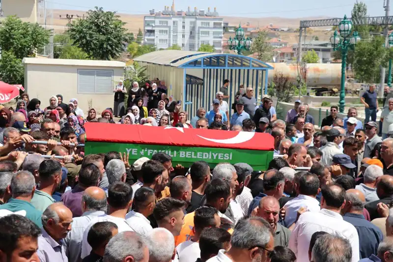 MHP'li Belediye Başkanı, Sevenleri Tarafından Son Yolculuğuna Uğurlandı