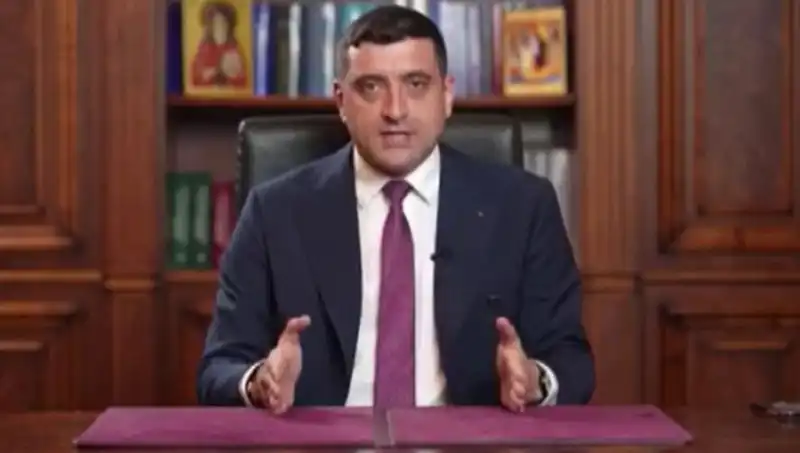Romanya'da Seçim Heyecanı: Aşırı Sağcı Aday İlk Turda Önde!