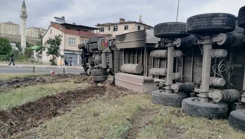 Erzurum'da Freni Boşalan TIR Dehşet Saçtı: Kazanın Ardındaki Gerçekler