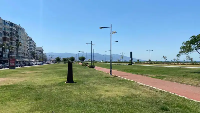 İzmir'de Sıcaklık Rekoru Kırıldı: Kordon Boş Kaldı!