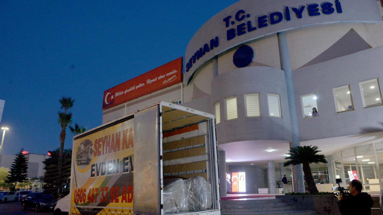 Seyhan Belediyesine Haciz İcra Edildi