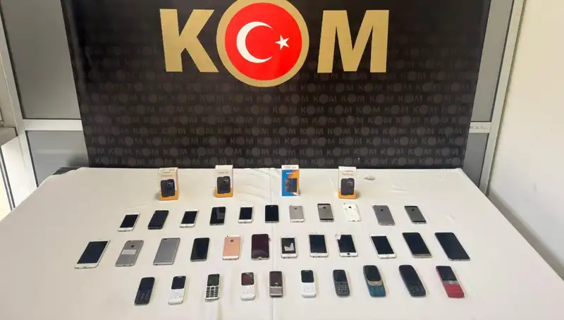 Gümrük Kaçağı 37 Cep Telefonu Ele Geçirildi: Hedef Kaçakçılar