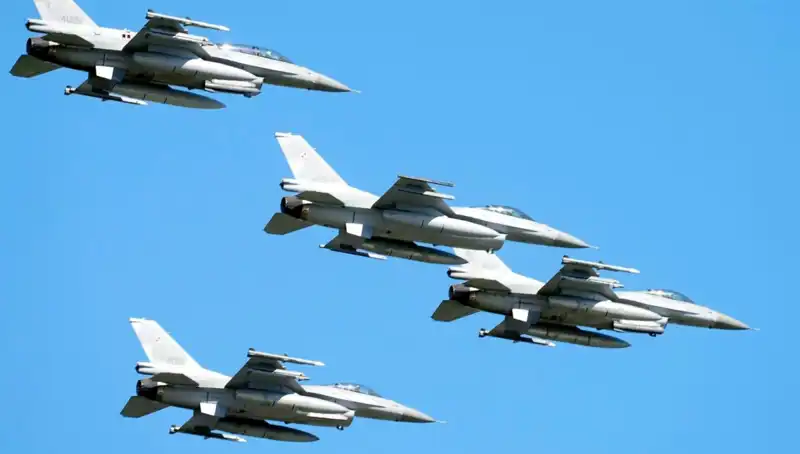 ABD, Ukraynalı Pilotlara 310 Milyon Dolara F-16 Eğitimi Vermeye Hazırlanıyor