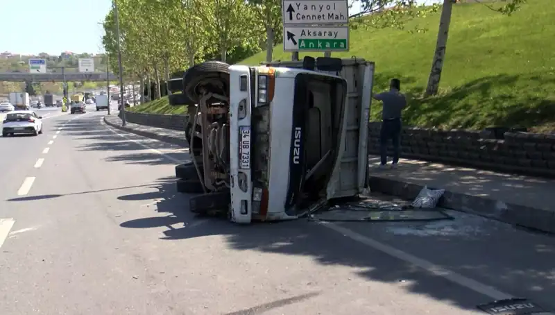 Küçükçekmece D-100 Karayolu'nda Trafik Kazası: Sürücüler için Tehlike Sinyalleri