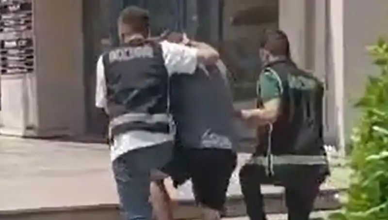 Sahte Dövizle Alışveriş Yapan Turist Sınır Dışı Edildi: Olayın Detayları Neler?