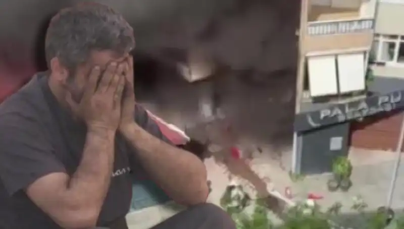 Ataşehir'de Yangın Felaketi: İş Yeri Sahibinin Gözyaşlarıyla Dolu Bir Hikaye
