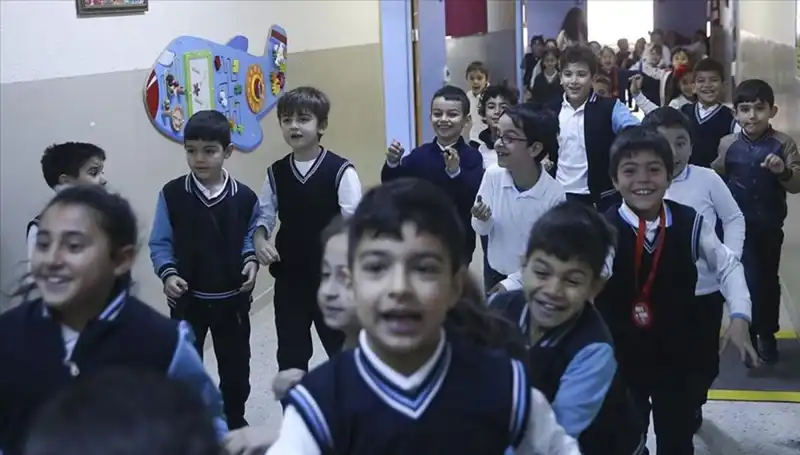 2025 Okul Açılış Tarihi Belirlendi: Tatil Takvimine Dikkat!