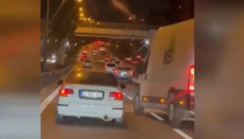Tuzla'da Makas Terörü: Hızlı Araç Süren Sürücü Tutuklandı