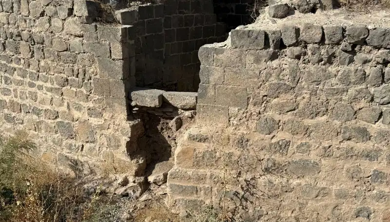 Diyarbakır'da Tarihi Saint George Kilisesi'ne Ait Şok Edici Kitabe Bulundu