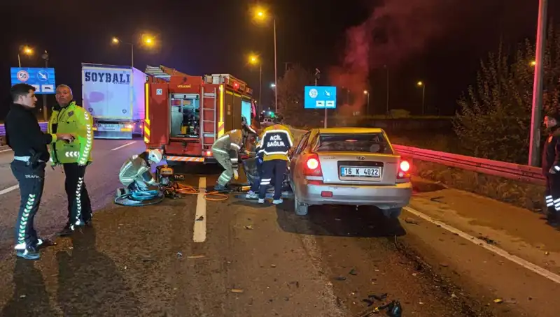 Kamyona Arkadan Çarpan Sürücü Son Anda Kurtarıldı: Yolculuk Dramı