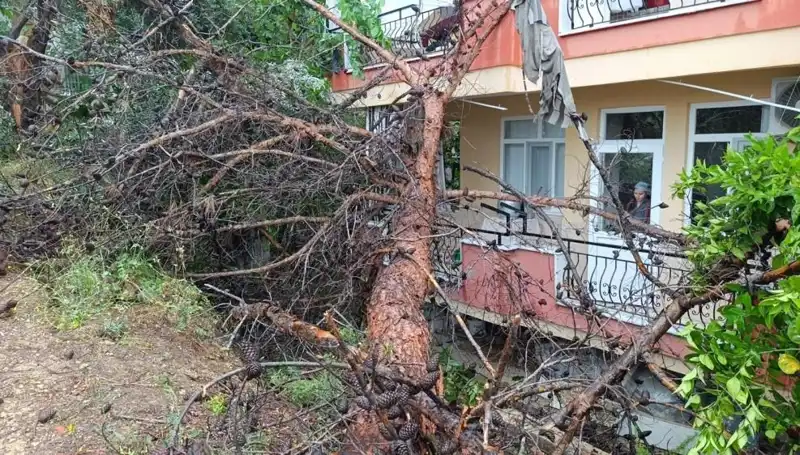 Yağmura Dayanamayan Bina, Sıkıntılı Anlar Yaşattı