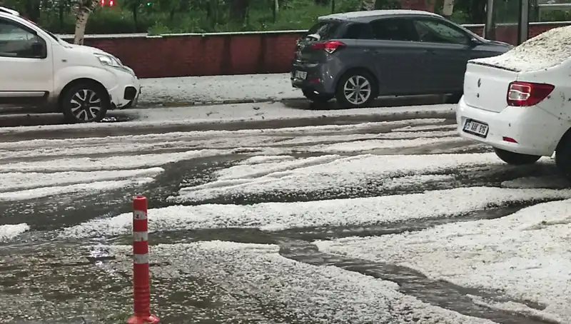 Ardahan’da Dolu Felaketi: Şehir Beyaza Büründü ve Hayatı Durdurdu