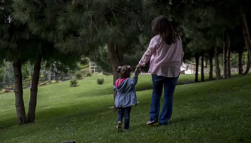 Yargıtay'dan Çocukların Geleceğini Belirleyecek Karar: Koruyucu Aile Düzenlemeleri Değişiyor