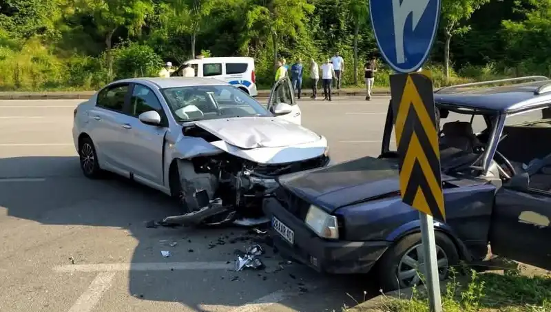 Görele’de Şok Eden Kaza: Sürücü Araç Camından Fırladı!