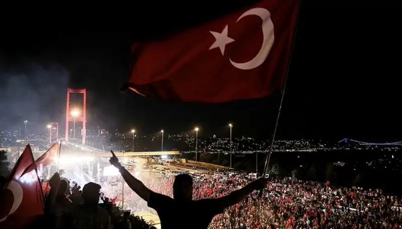 15 Temmuz Gecesi: "En Uzun Gece" Temsili Külliye'de Seyirciyle Buluşuyor
