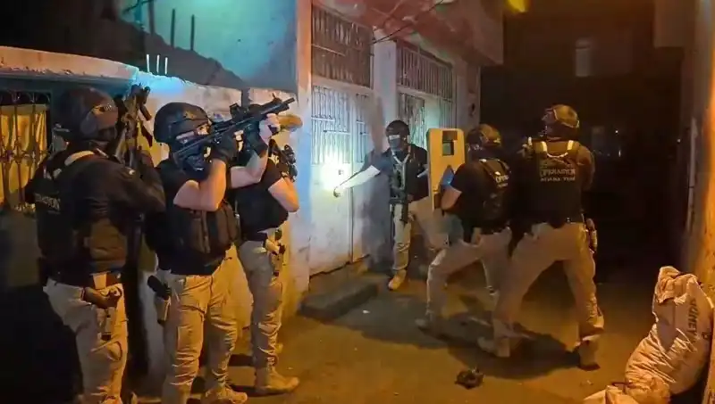 İstanbul'da DAEŞ Operasyonu: 18 Gözaltı ile Terörün Kökü Kurutulmaya Çalışılıyor