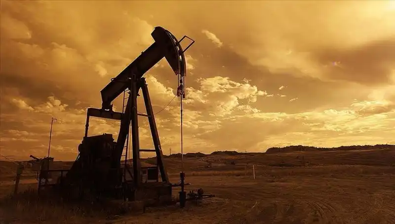 Orta Doğu'da Gece Yarısı Krizi: Petrol Fiyatları Rekor Kırıyor!