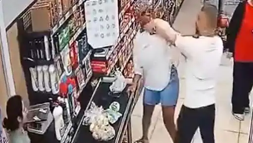 Markette Korkunç Olay: Çocuğunun Gözleri Önünde Kadına Saldırı!