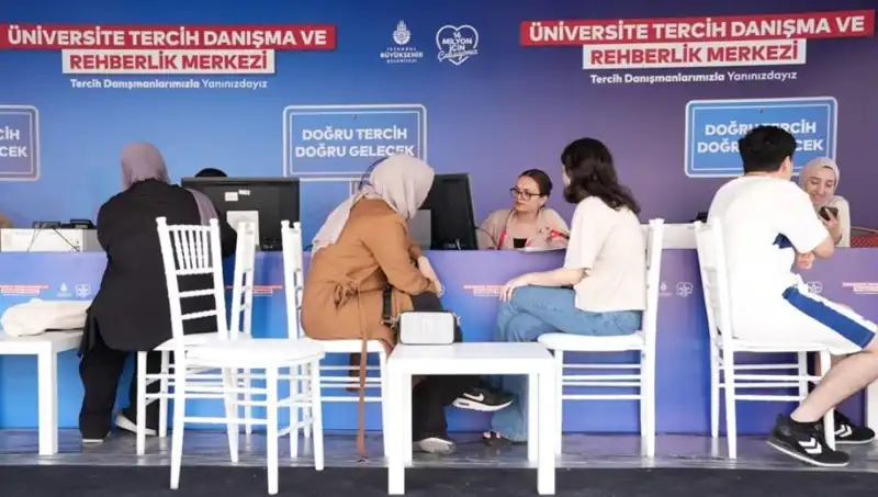 İstanbul'da Öğrenciler İçin 24 Yeni Tercih Danışma Merkezi Açıldı
